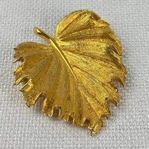 Vintage Nettie Rosenstein Signed 2" Gold Toned Leaf Brooch Pin